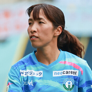 10 MF 中島依美選手